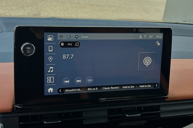 Vehicle image 18 of 31