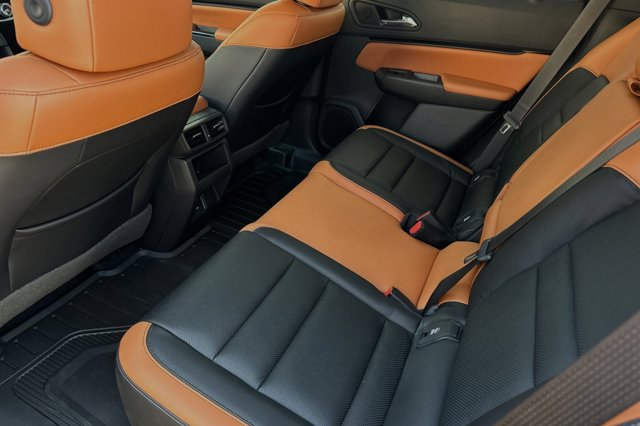 Vehicle image 10 of 31