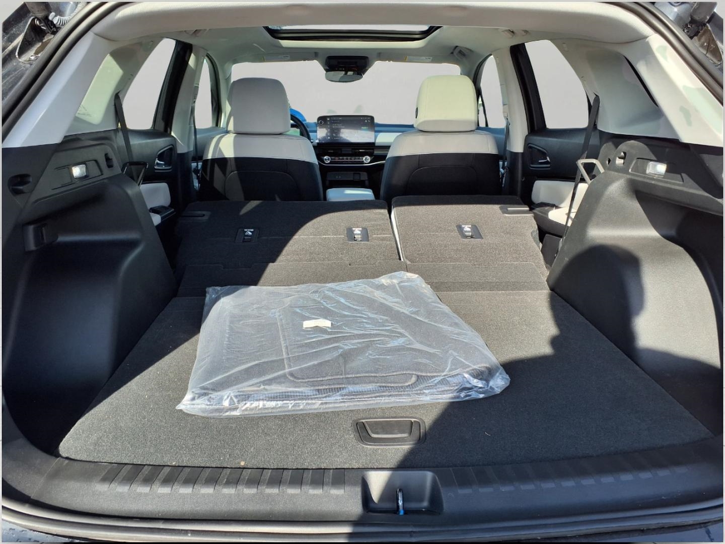 Vehicle image 11 of 37