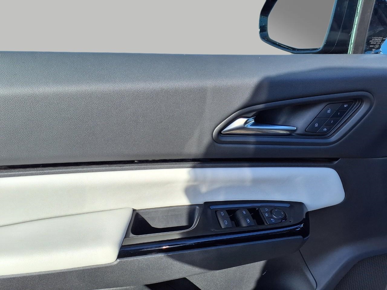 Vehicle image 16 of 37