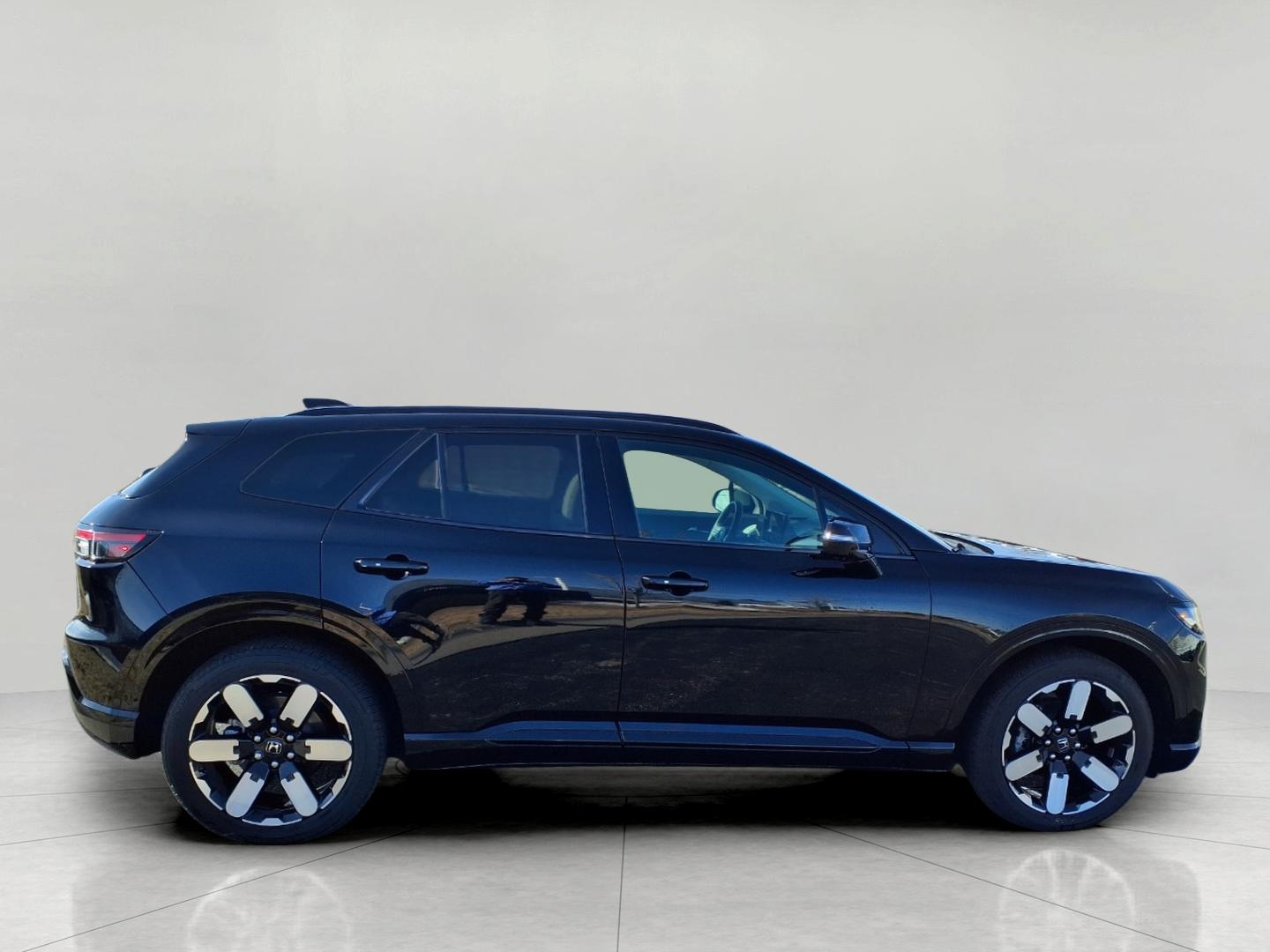 Vehicle image 4 of 37