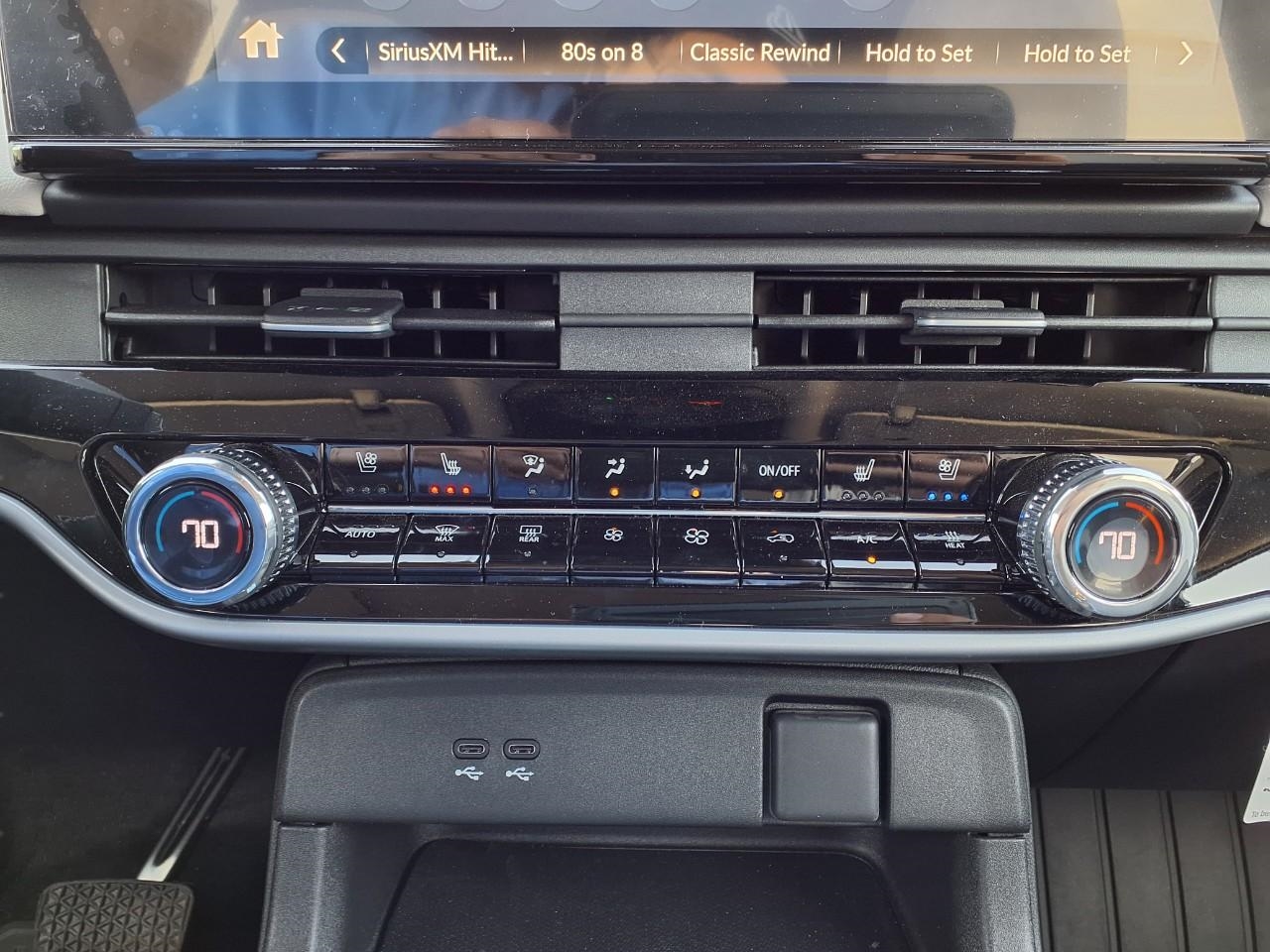 Vehicle image 27 of 37