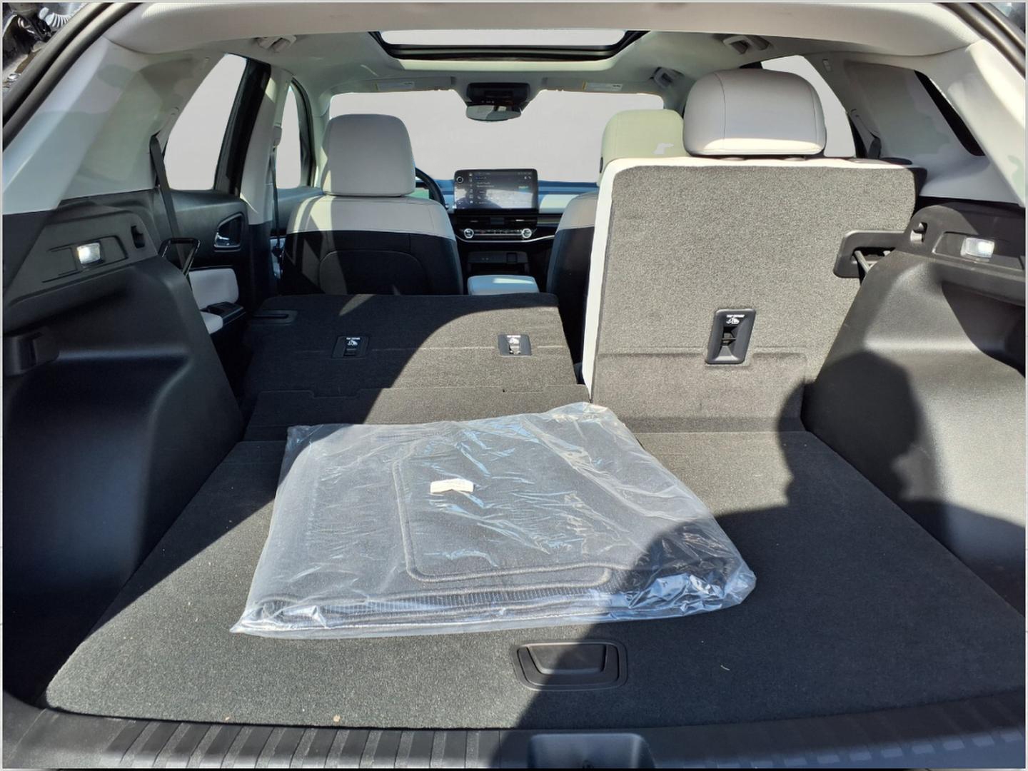 Vehicle image 10 of 37