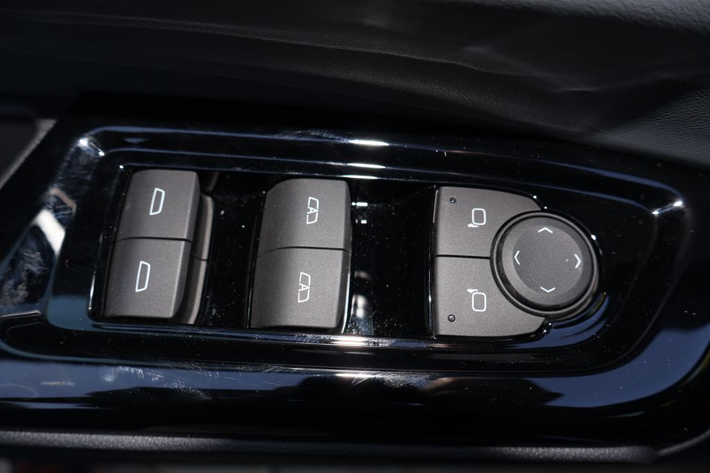 Vehicle image 26 of 29