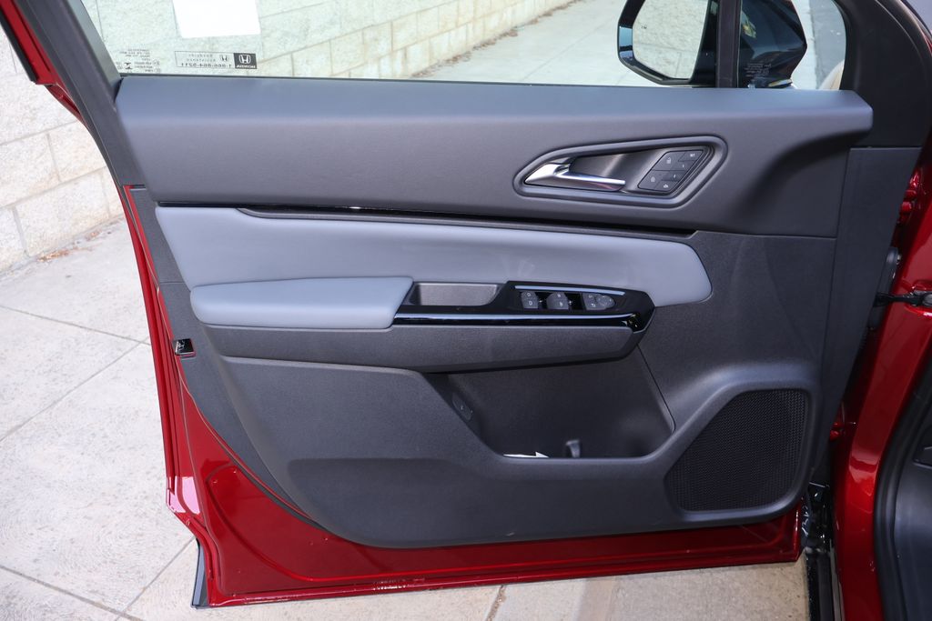 Vehicle image 25 of 29