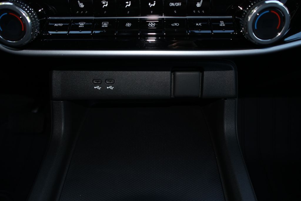 Vehicle image 18 of 29