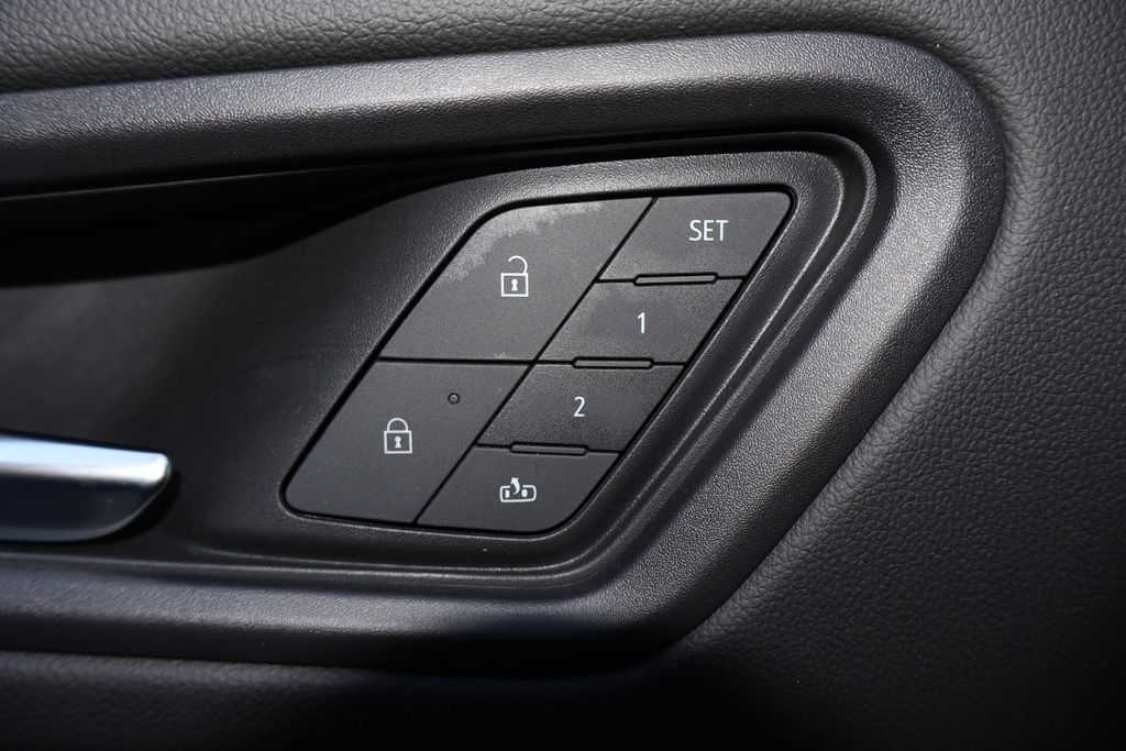 Vehicle image 27 of 29