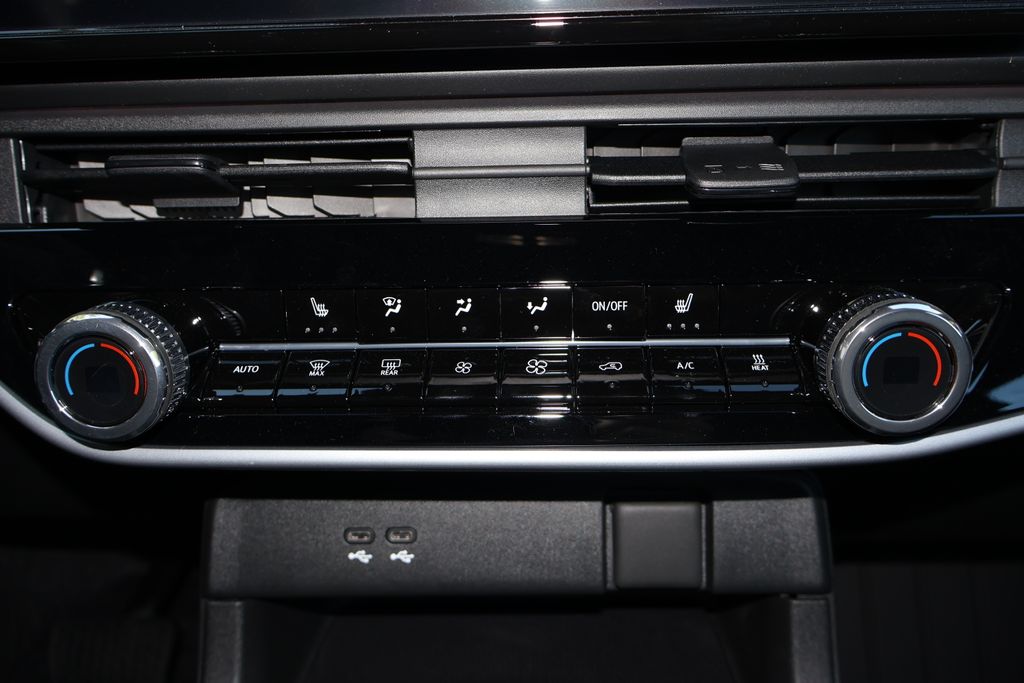 Vehicle image 17 of 29