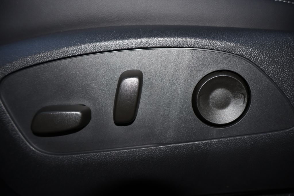 Vehicle image 10 of 29