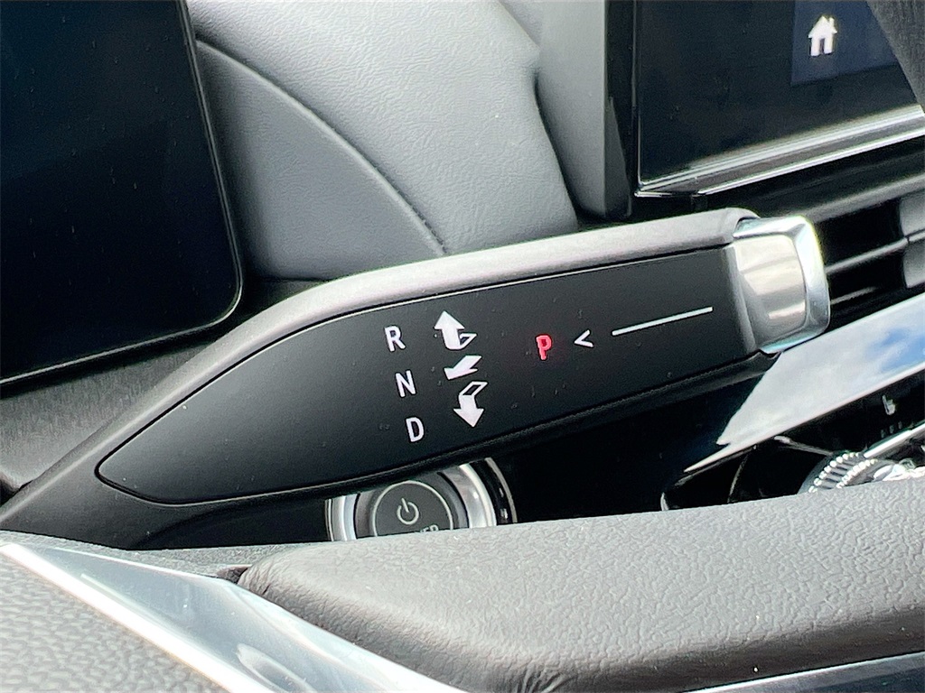 Vehicle image 21 of 34