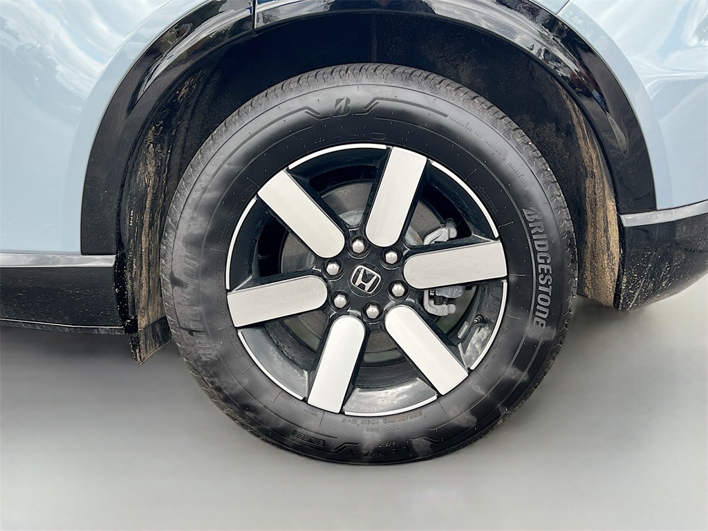 Vehicle image 33 of 34