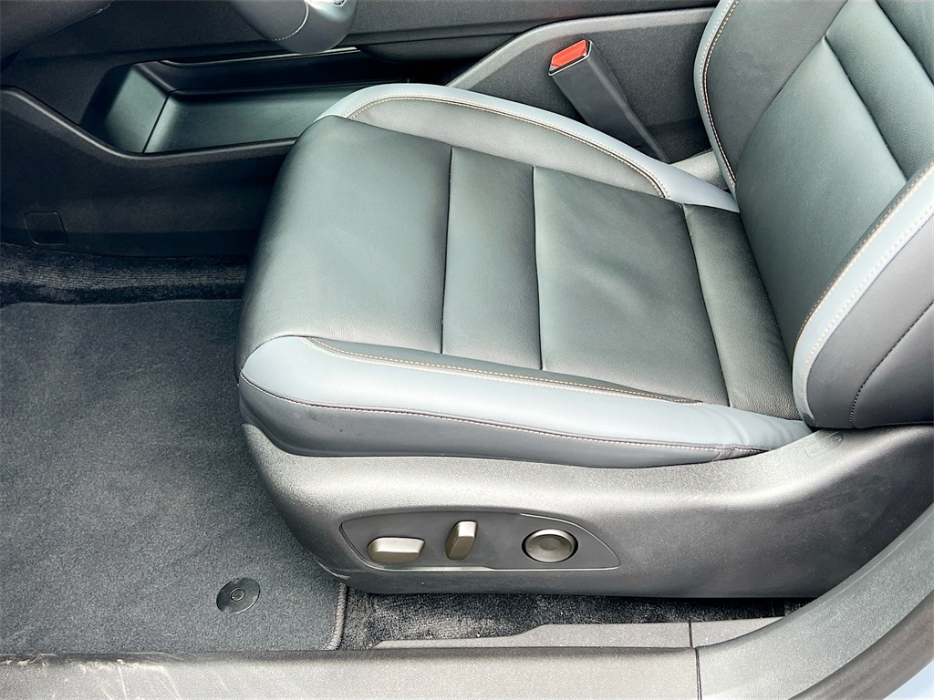 Vehicle image 24 of 34