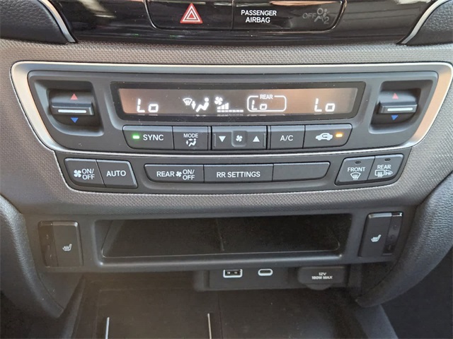 Vehicle image 17 of 24