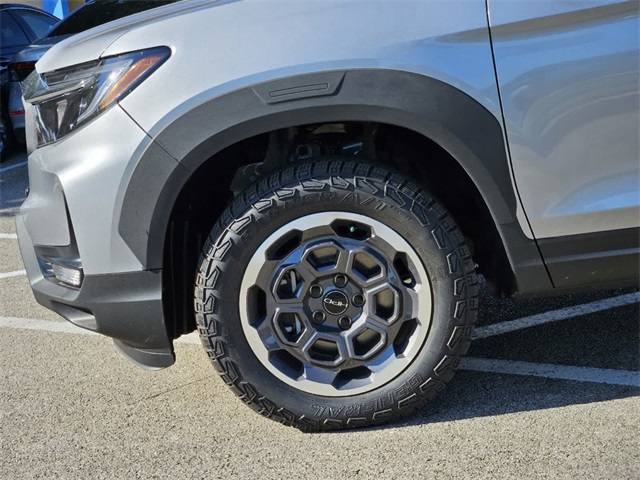 Vehicle image 8 of 24