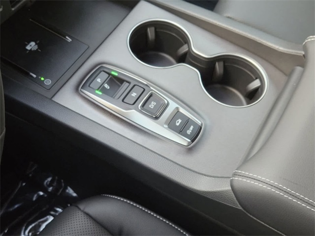 Vehicle image 18 of 24