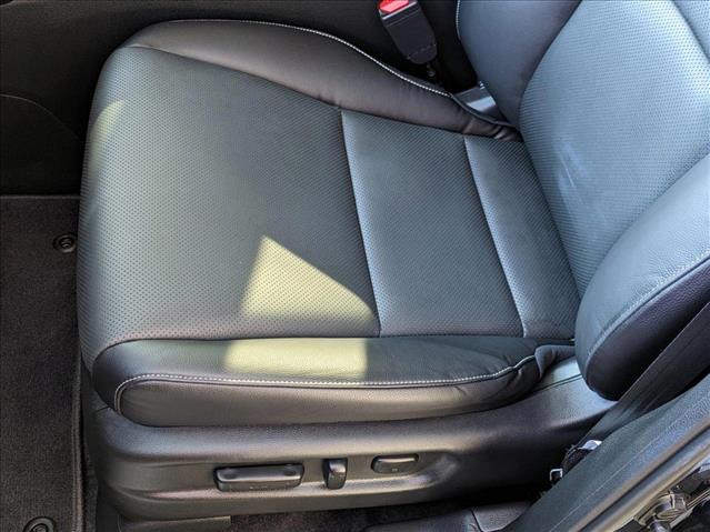 Vehicle image 15 of 18