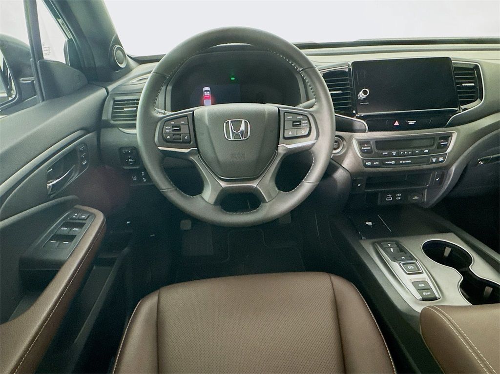 Vehicle image 32 of 39