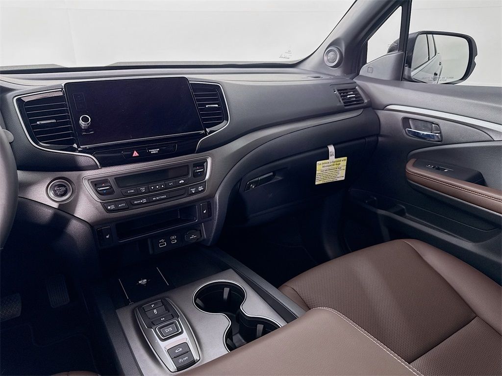 Vehicle image 33 of 39