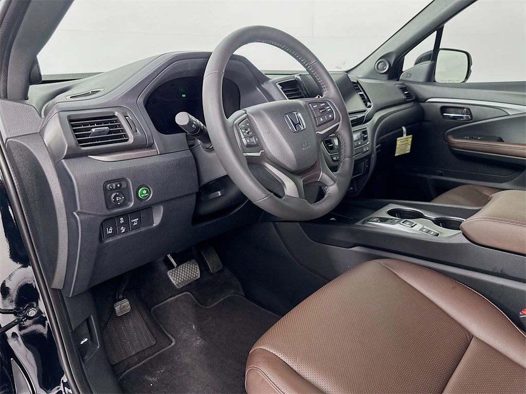 Vehicle image 14 of 39