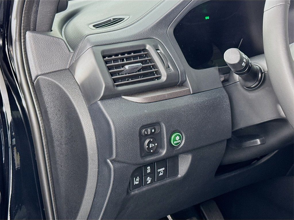 Vehicle image 15 of 39