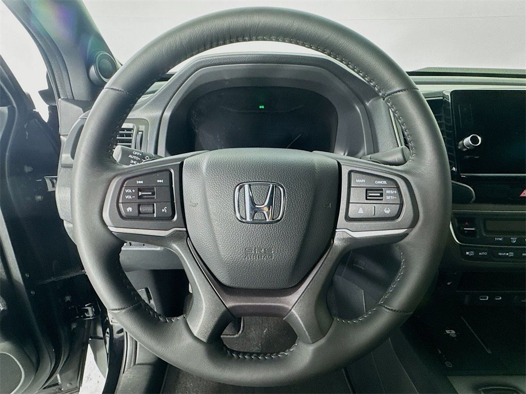 Vehicle image 16 of 39