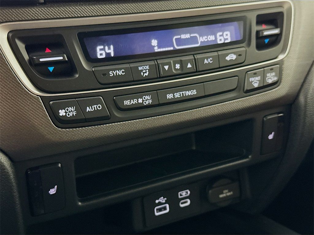Vehicle image 22 of 39