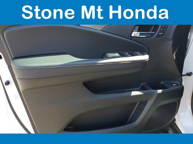 Vehicle image 11 of 16