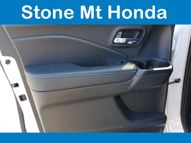 Vehicle image 8 of 16