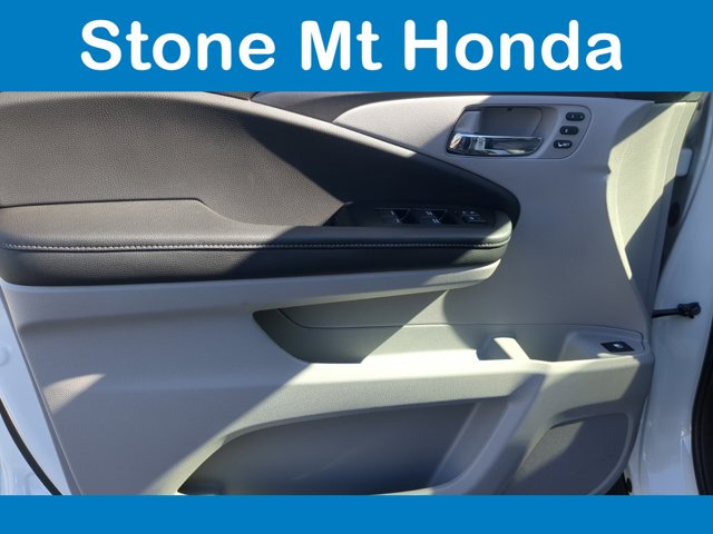 Vehicle image 10 of 15