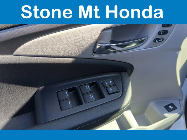 Vehicle image 11 of 15
