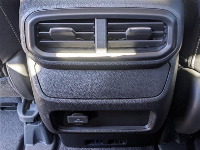 Vehicle image 17 of 19
