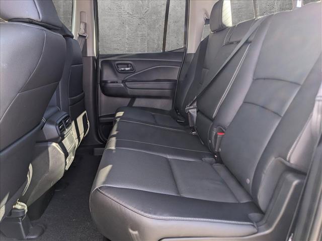 Vehicle image 16 of 19