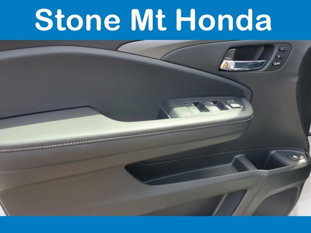 Vehicle image 11 of 17