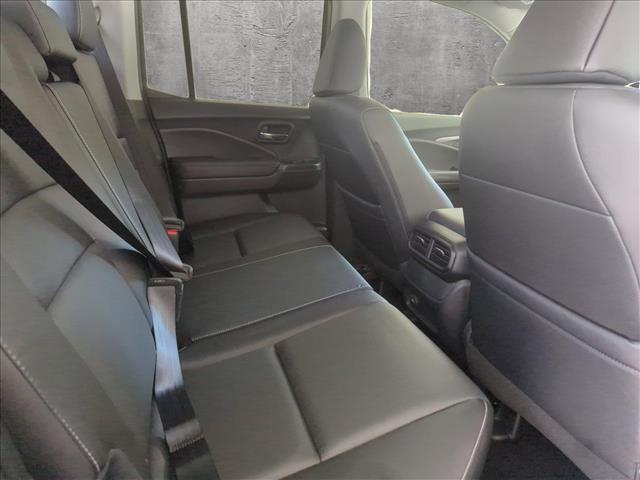 Vehicle image 15 of 18