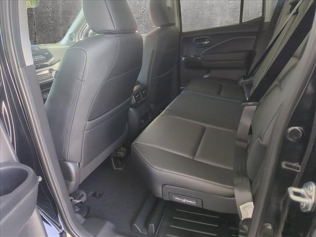 Vehicle image 13 of 18