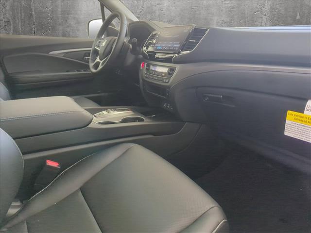 Vehicle image 16 of 18