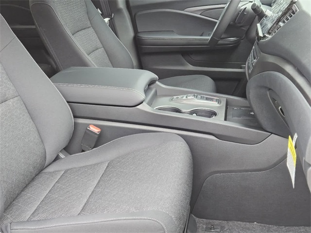 Vehicle image 13 of 24