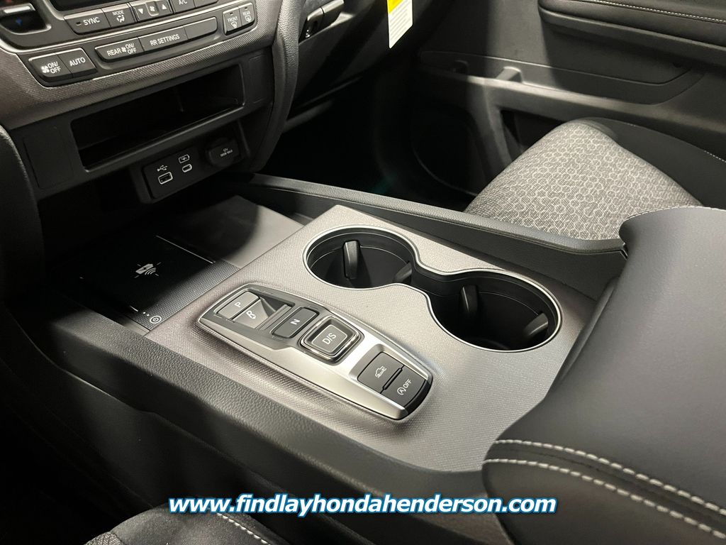 Vehicle image 17 of 21