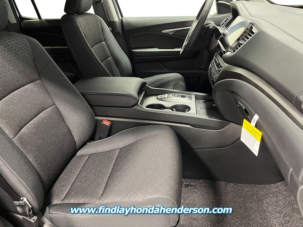 Vehicle image 11 of 21