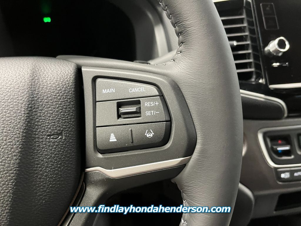 Vehicle image 16 of 21