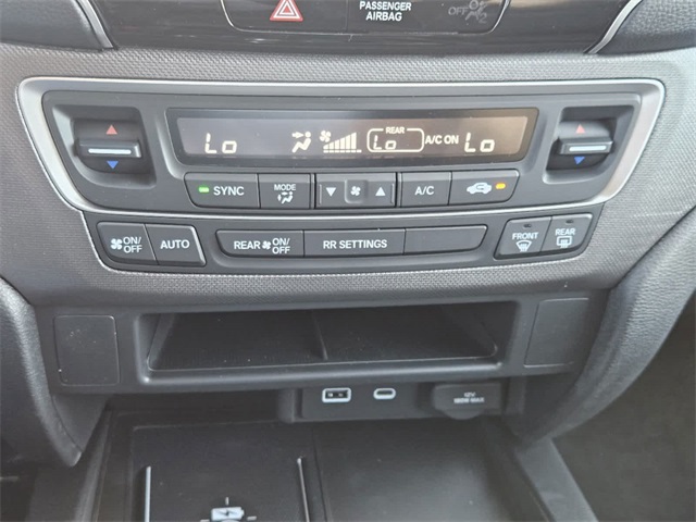 Vehicle image 17 of 24