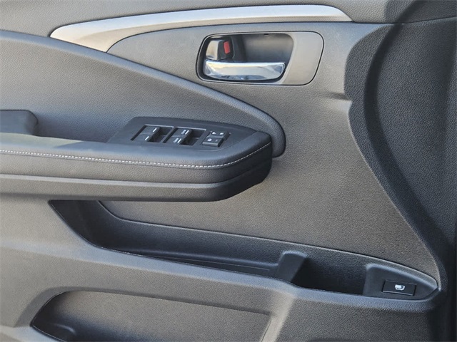 Vehicle image 19 of 24