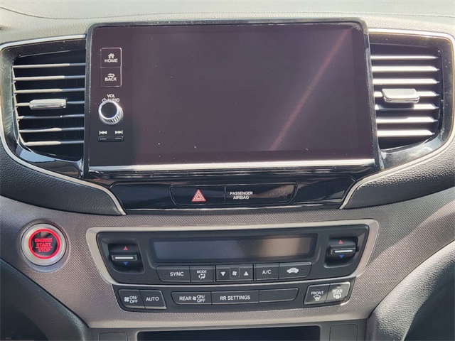 Vehicle image 15 of 21