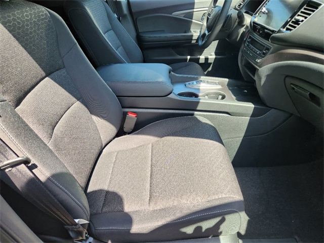 Vehicle image 13 of 21
