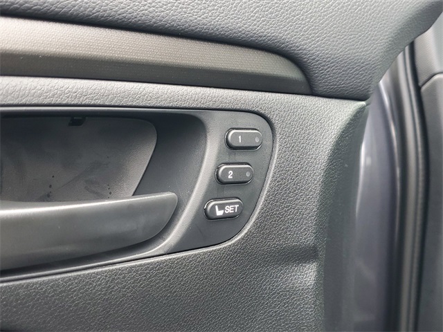 Vehicle image 26 of 35