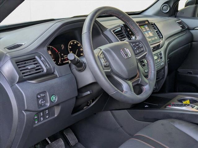 Vehicle image 14 of 17