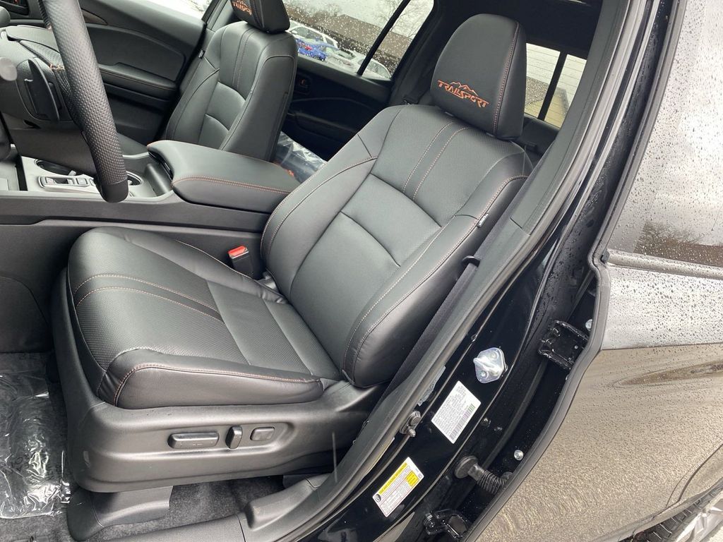 Vehicle image 8 of 43