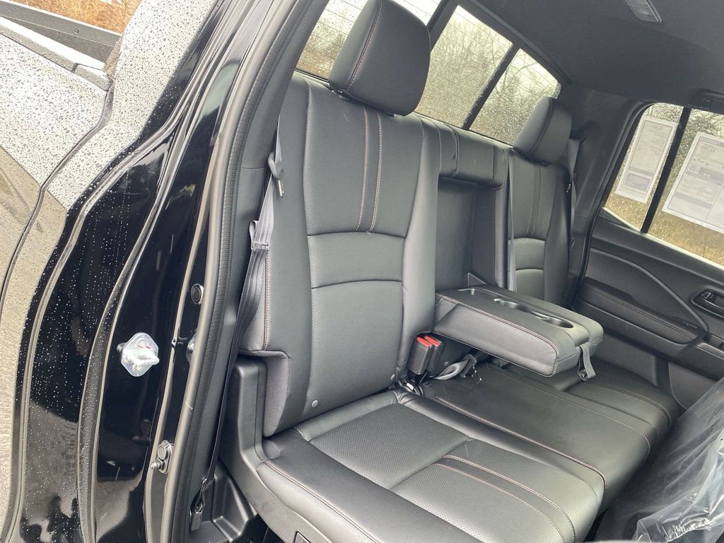 Vehicle image 34 of 43