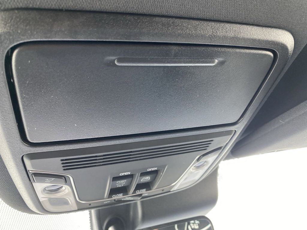 Vehicle image 28 of 43