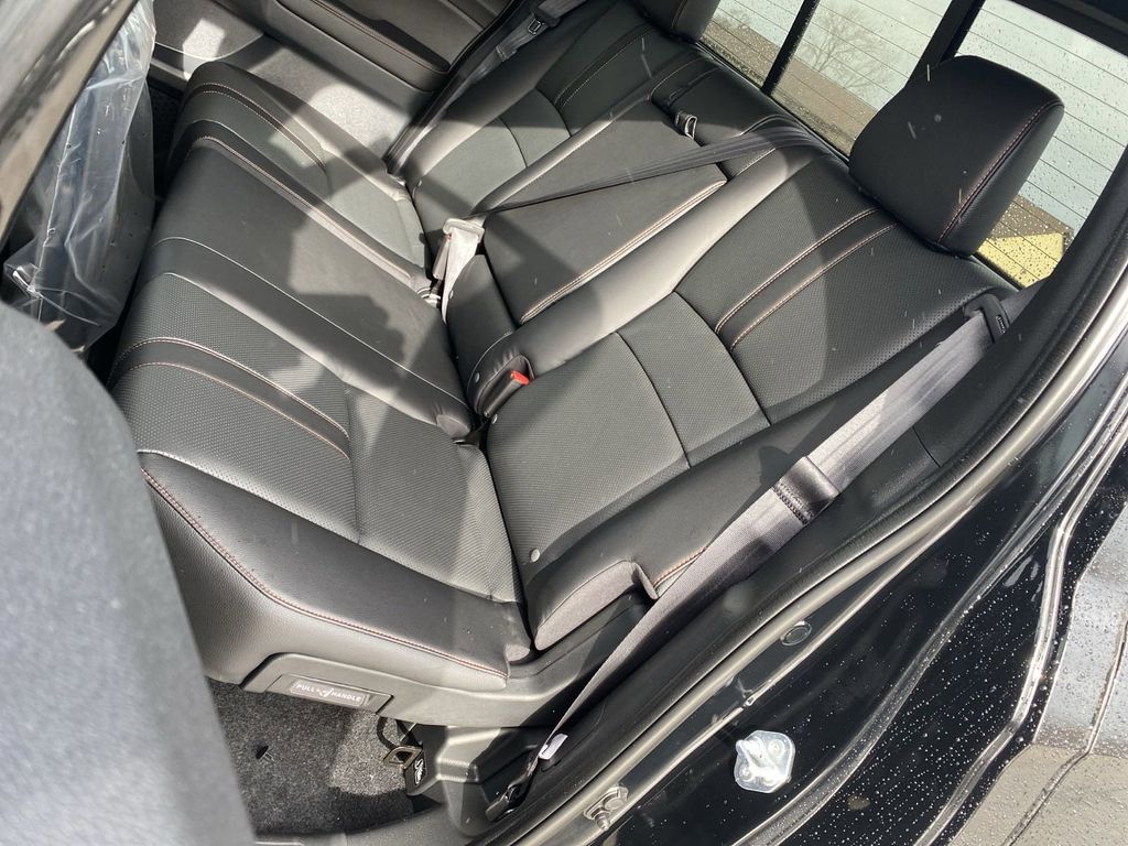 Vehicle image 32 of 43